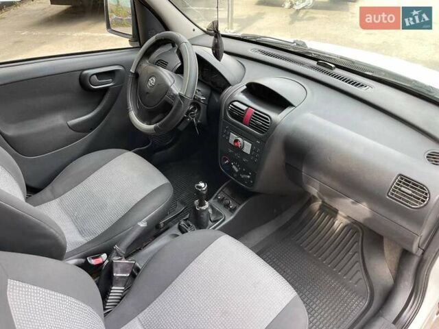 Белый Опель Комбо груз.-пасс., объемом двигателя 1.2 л и пробегом 422 тыс. км за 4200 $, фото 18 на Automoto.ua