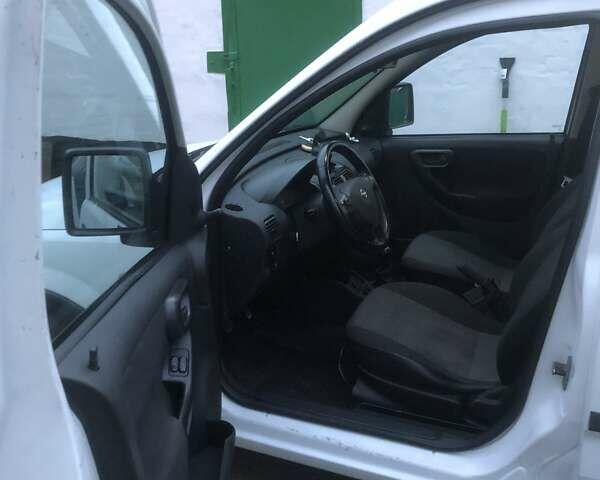 Білий Опель Комбо вант.-пас., об'ємом двигуна 1.69 л та пробігом 200 тис. км за 3750 $, фото 13 на Automoto.ua