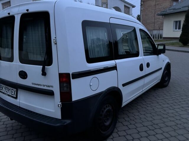 Белый Опель Комбо груз.-пасс., объемом двигателя 1.7 л и пробегом 245 тыс. км за 4500 $, фото 16 на Automoto.ua