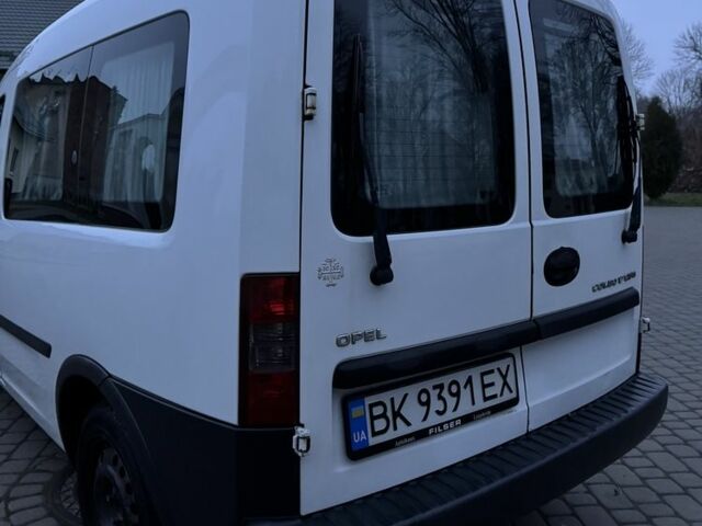 Белый Опель Комбо груз.-пасс., объемом двигателя 1.7 л и пробегом 245 тыс. км за 4500 $, фото 9 на Automoto.ua