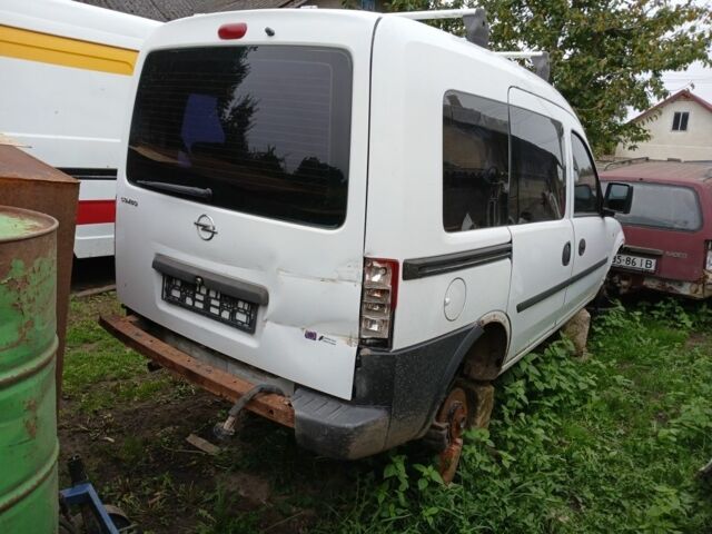 Білий Опель Комбо вант.-пас., об'ємом двигуна 1.4 л та пробігом 260 тис. км за 596 $, фото 2 на Automoto.ua