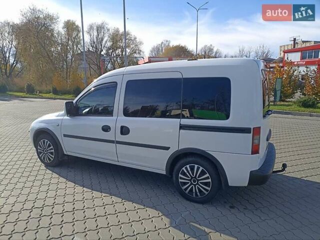 Опель Комбо груз.-пасс. 2008 в Виннице на Automoto.ua Белый Опель Комбо груз.-пасс., объемом двигателя 1.6 л и пробегом 215 тыс. км за 5600 $, фото 5 на Automoto.ua