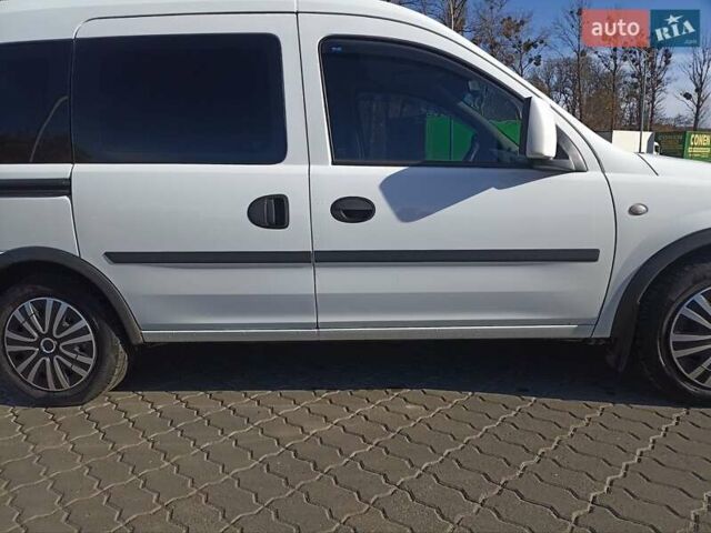 Опель Комбо груз.-пасс. 2008 в Виннице на Automoto.ua Белый Опель Комбо груз.-пасс., объемом двигателя 1.6 л и пробегом 215 тыс. км за 5600 $, фото 3 на Automoto.ua