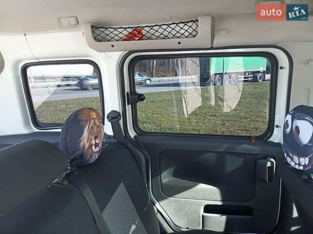 Опель Комбо груз.-пасс. 2008 в Виннице на Automoto.ua Белый Опель Комбо груз.-пасс., объемом двигателя 1.6 л и пробегом 215 тыс. км за 5600 $, фото 13 на Automoto.ua