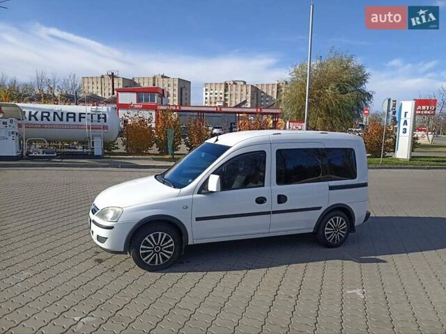 Опель Комбо груз.-пасс. 2008 в Виннице на Automoto.ua Белый Опель Комбо груз.-пасс., объемом двигателя 1.6 л и пробегом 215 тыс. км за 5600 $, фото 2 на Automoto.ua