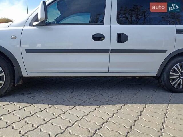 Опель Комбо груз.-пасс. 2008 в Виннице на Automoto.ua Белый Опель Комбо груз.-пасс., объемом двигателя 1.6 л и пробегом 215 тыс. км за 5600 $, фото 1 на Automoto.ua