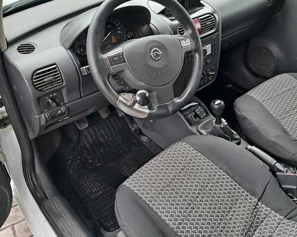 Белый Опель Комбо груз.-пасс., объемом двигателя 1.69 л и пробегом 270 тыс. км за 4000 $, фото 6 на Automoto.ua