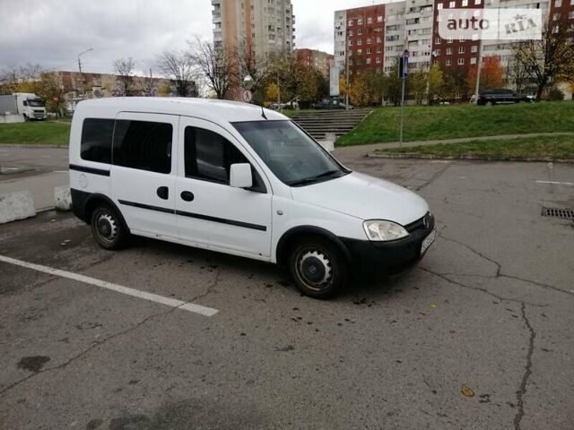 Белый Опель Комбо груз.-пасс., объемом двигателя 1.25 л и пробегом 328 тыс. км за 3700 $, фото 2 на Automoto.ua