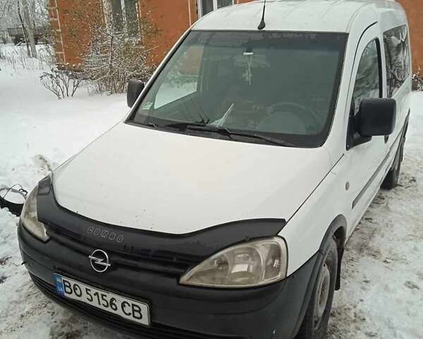 Белый Опель Комбо груз.-пасс., объемом двигателя 1.25 л и пробегом 347 тыс. км за 3600 $, фото 2 на Automoto.ua