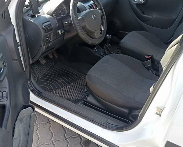 Опель Комбо груз.-пасс. 2008 в Виннице на Automoto.ua Белый Опель Комбо груз.-пасс., объемом двигателя 1.6 л и пробегом 215 тыс. км за 5600 $, фото 4 на Automoto.ua