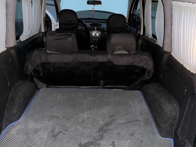 Белый Опель Комбо груз.-пасс., объемом двигателя 1.7 л и пробегом 245 тыс. км за 4500 $, фото 2 на Automoto.ua