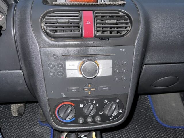 Белый Опель Комбо груз.-пасс., объемом двигателя 1.7 л и пробегом 245 тыс. км за 4500 $, фото 4 на Automoto.ua