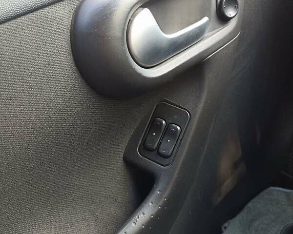 Опель Комбо груз.-пасс. 2008 в Виннице на Automoto.ua Белый Опель Комбо груз.-пасс., объемом двигателя 1.6 л и пробегом 215 тыс. км за 5600 $, фото 18 на Automoto.ua