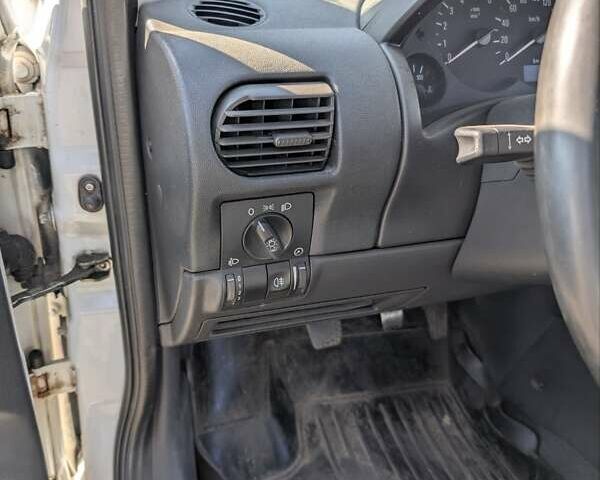Білий Опель Комбо вант.-пас., об'ємом двигуна 1.69 л та пробігом 339 тис. км за 4500 $, фото 27 на Automoto.ua