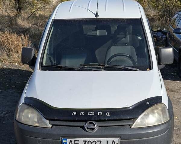 Білий Опель Комбо вант.-пас., об'ємом двигуна 1.69 л та пробігом 339 тис. км за 4500 $, фото 3 на Automoto.ua