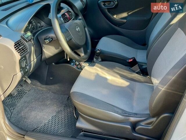 Білий Опель Комбо вант.-пас., об'ємом двигуна 1.7 л та пробігом 280 тис. км за 4350 $, фото 10 на Automoto.ua