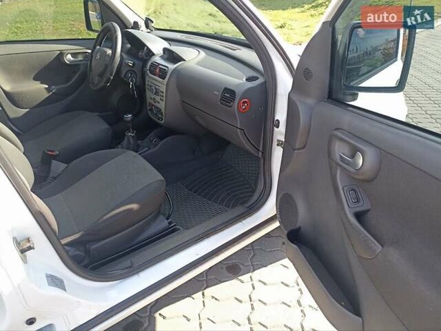 Опель Комбо груз.-пасс. 2008 в Виннице на Automoto.ua Белый Опель Комбо груз.-пасс., объемом двигателя 1.6 л и пробегом 215 тыс. км за 5600 $, фото 12 на Automoto.ua