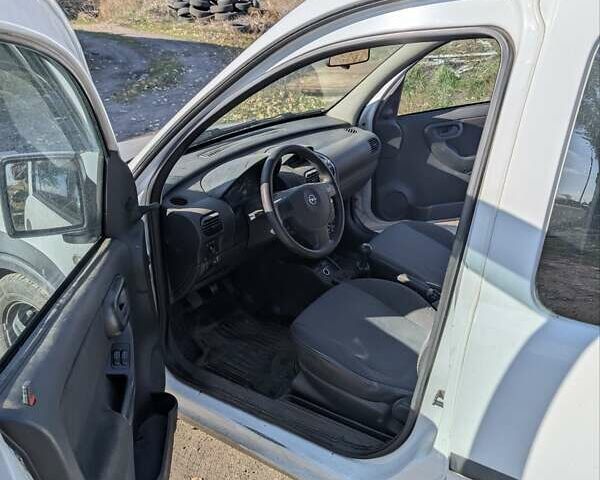 Білий Опель Комбо вант.-пас., об'ємом двигуна 1.69 л та пробігом 339 тис. км за 4500 $, фото 25 на Automoto.ua