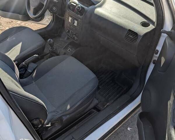Білий Опель Комбо вант.-пас., об'ємом двигуна 1.69 л та пробігом 339 тис. км за 4500 $, фото 28 на Automoto.ua
