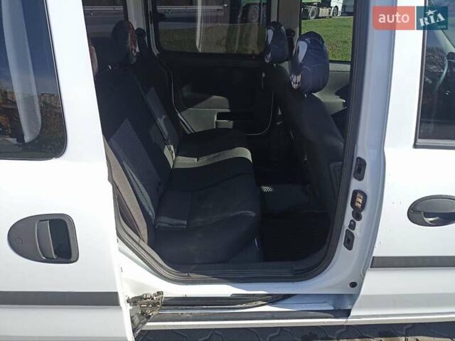 Опель Комбо груз.-пасс. 2008 в Виннице на Automoto.ua Белый Опель Комбо груз.-пасс., объемом двигателя 1.6 л и пробегом 215 тыс. км за 5600 $, фото 10 на Automoto.ua