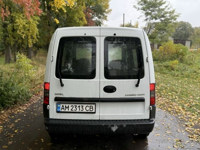 Білий Опель Комбо вант.-пас., об'ємом двигуна 1.2 л та пробігом 250 тис. км за 2850 $, фото 4 на Automoto.ua