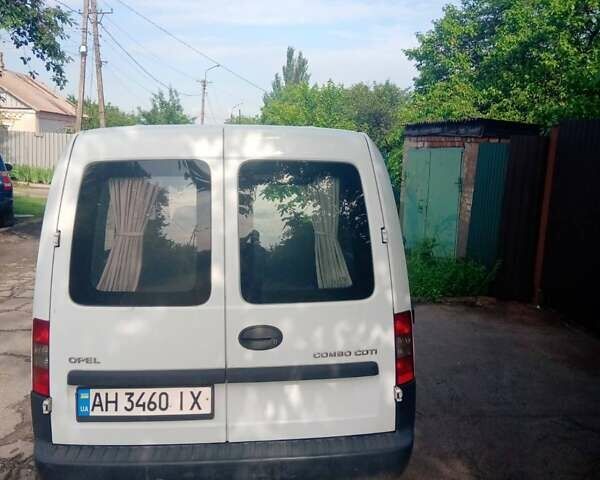 Белый Опель Комбо груз.-пасс., объемом двигателя 1.25 л и пробегом 260 тыс. км за 4999 $, фото 1 на Automoto.ua