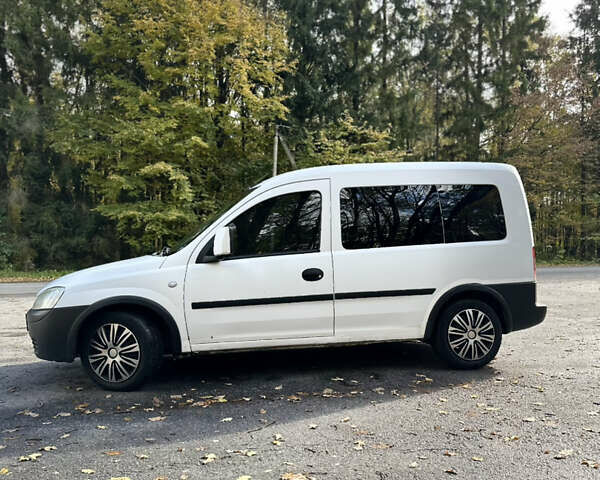 Білий Опель Комбо вант.-пас., об'ємом двигуна 1.7 л та пробігом 441 тис. км за 4099 $, фото 2 на Automoto.ua