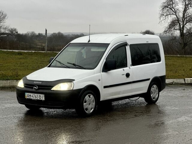 Белый Опель Комбо груз.-пасс., объемом двигателя 1.3 л и пробегом 344 тыс. км за 2700 $, фото 1 на Automoto.ua