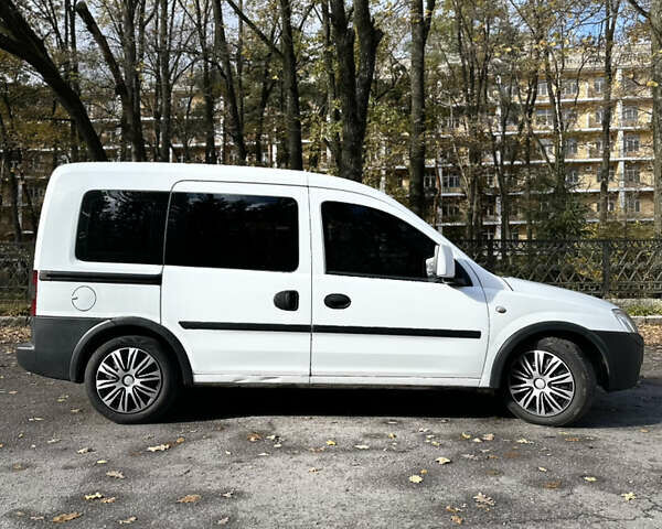 Білий Опель Комбо вант.-пас., об'ємом двигуна 1.7 л та пробігом 441 тис. км за 4099 $, фото 6 на Automoto.ua