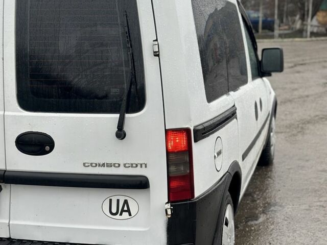 Белый Опель Комбо груз.-пасс., объемом двигателя 1.3 л и пробегом 344 тыс. км за 2700 $, фото 5 на Automoto.ua