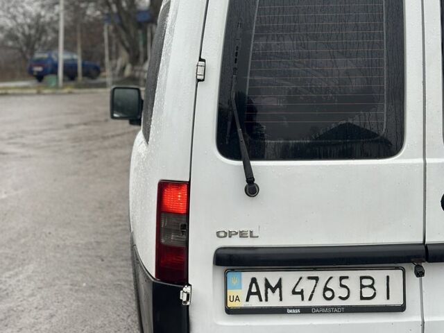 Белый Опель Комбо груз.-пасс., объемом двигателя 1.3 л и пробегом 344 тыс. км за 2700 $, фото 4 на Automoto.ua
