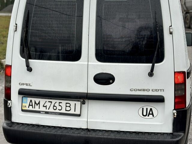 Белый Опель Комбо груз.-пасс., объемом двигателя 1.3 л и пробегом 344 тыс. км за 2700 $, фото 15 на Automoto.ua