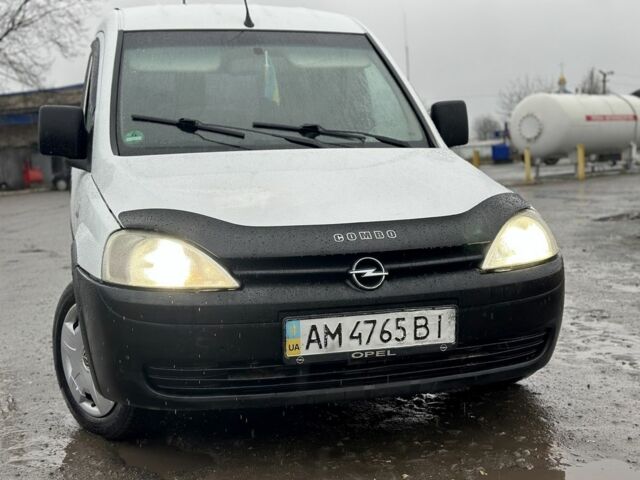 Белый Опель Комбо груз.-пасс., объемом двигателя 1.3 л и пробегом 344 тыс. км за 2700 $, фото 14 на Automoto.ua