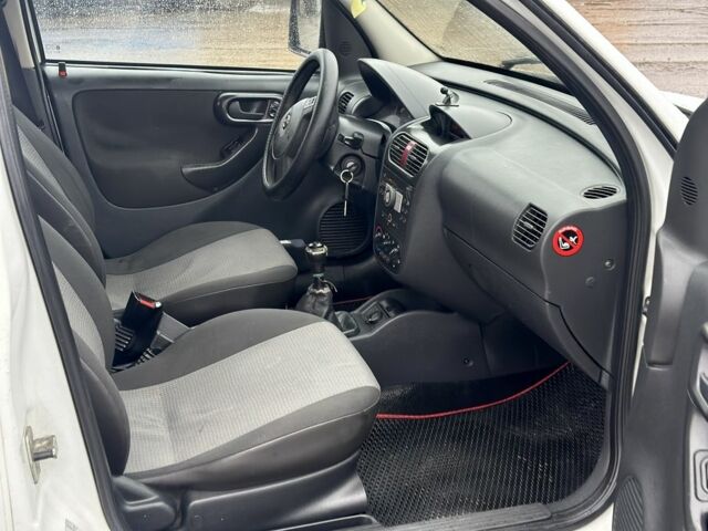 Белый Опель Комбо груз.-пасс., объемом двигателя 1.3 л и пробегом 344 тыс. км за 2700 $, фото 8 на Automoto.ua