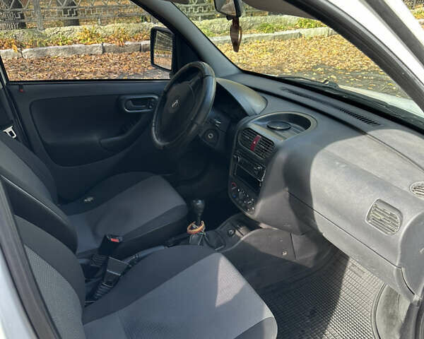 Білий Опель Комбо вант.-пас., об'ємом двигуна 1.7 л та пробігом 441 тис. км за 4099 $, фото 9 на Automoto.ua