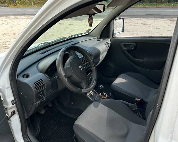 Білий Опель Комбо вант.-пас., об'ємом двигуна 1.7 л та пробігом 441 тис. км за 4099 $, фото 8 на Automoto.ua