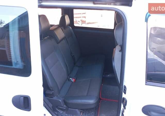 Белый Опель Комбо груз.-пасс., объемом двигателя 1.7 л и пробегом 300 тыс. км за 4000 $, фото 3 на Automoto.ua