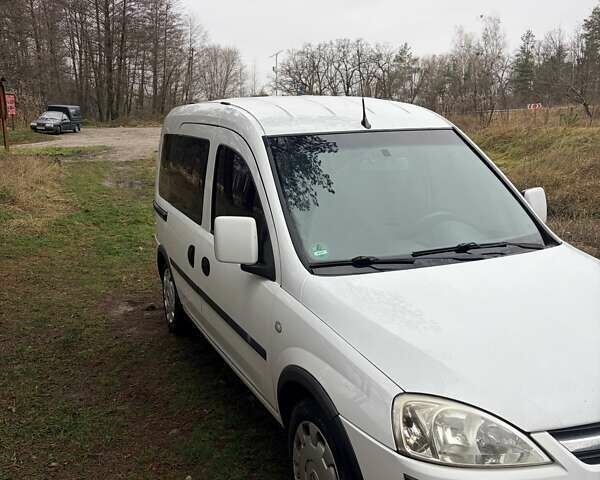 Білий Опель Комбо вант.-пас., об'ємом двигуна 1.36 л та пробігом 260 тис. км за 5500 $, фото 2 на Automoto.ua