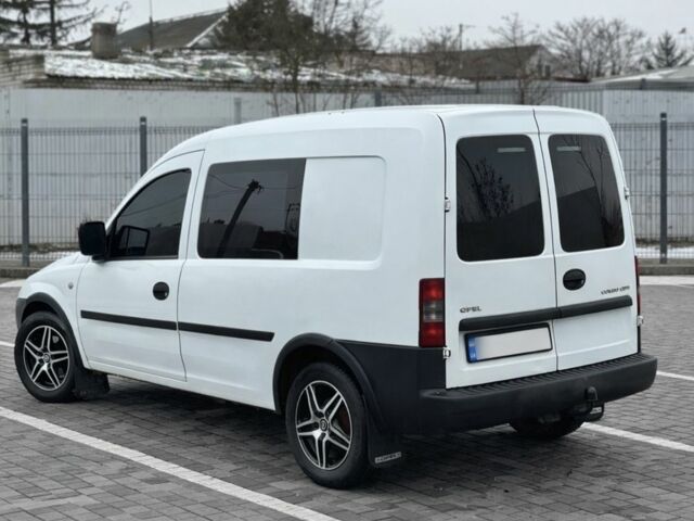 Белый Опель Комбо груз.-пасс., объемом двигателя 1.3 л и пробегом 350 тыс. км за 4000 $, фото 4 на Automoto.ua