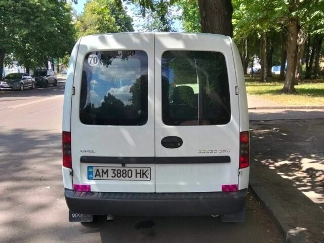 Білий Опель Комбо вант.-пас., об'ємом двигуна 1.25 л та пробігом 350 тис. км за 4500 $, фото 2 на Automoto.ua