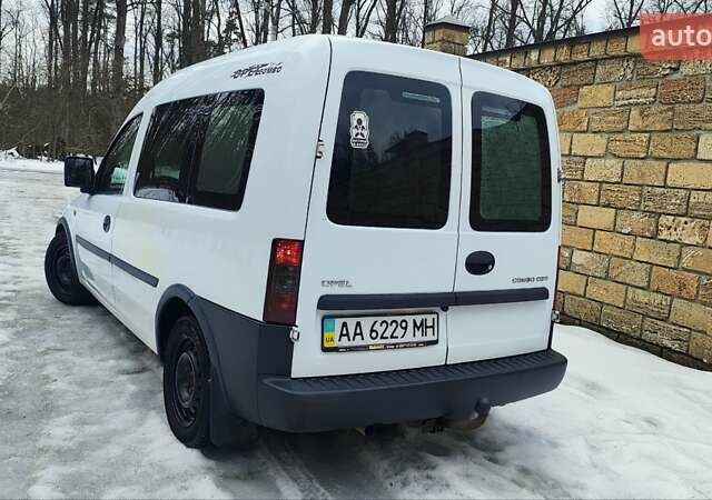 Білий Опель Комбо вант.-пас., об'ємом двигуна 1.25 л та пробігом 320 тис. км за 4700 $, фото 3 на Automoto.ua