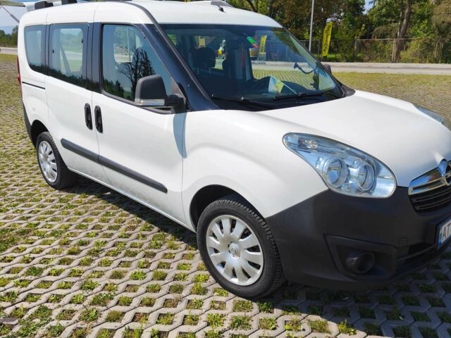 Опель Комбо груз.-пасс. 2012 в Коломые на Automoto.ua Белый Опель Комбо груз.-пасс., объемом двигателя 1.4 л и пробегом 190 тыс. км за 7500 $, фото 4 на Automoto.ua