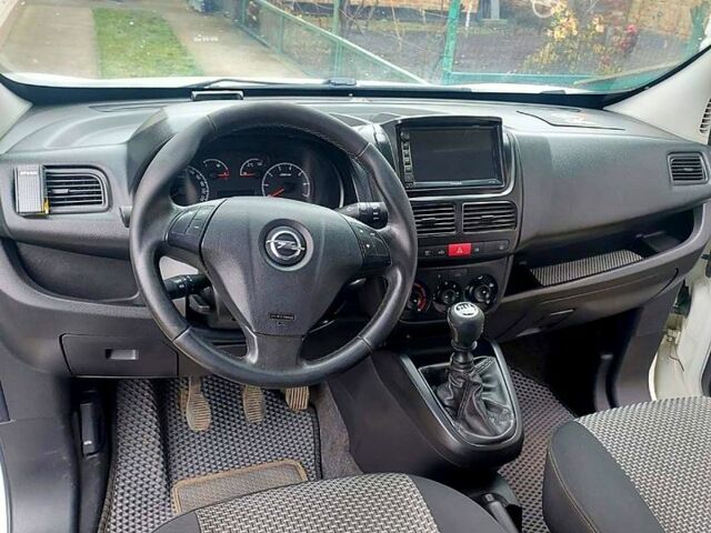 Білий Опель Комбо вант.-пас., об'ємом двигуна 1.6 л та пробігом 207 тис. км за 7600 $, фото 3 на Automoto.ua