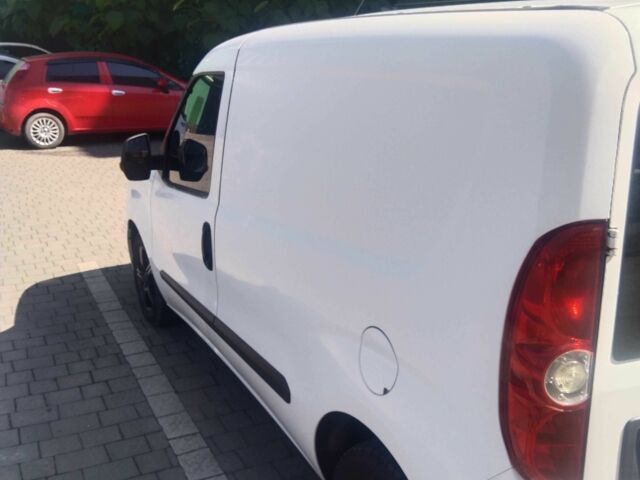 Белый Опель Комбо груз.-пасс., объемом двигателя 1.3 л и пробегом 374 тыс. км за 5100 $, фото 2 на Automoto.ua