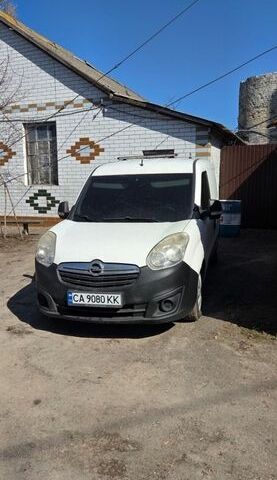 Белый Опель Комбо груз.-пасс., объемом двигателя 1.3 л и пробегом 261 тыс. км за 5200 $, фото 1 на Automoto.ua