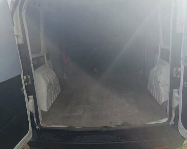 Белый Опель Комбо груз.-пасс., объемом двигателя 1.6 л и пробегом 432 тыс. км за 4500 $, фото 3 на Automoto.ua