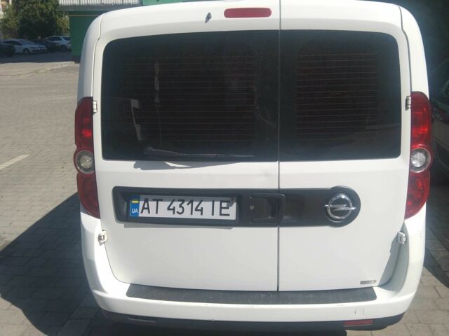 Белый Опель Комбо груз.-пасс., объемом двигателя 1.3 л и пробегом 374 тыс. км за 5100 $, фото 1 на Automoto.ua