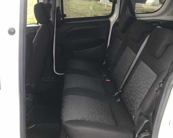 Белый Опель Комбо груз.-пасс., объемом двигателя 1.6 л и пробегом 198 тыс. км за 6150 $, фото 23 на Automoto.ua