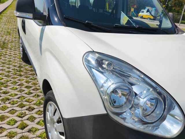 Опель Комбо груз.-пасс. 2012 в Коломые на Automoto.ua Белый Опель Комбо груз.-пасс., объемом двигателя 1.4 л и пробегом 190 тыс. км за 7500 $, фото 14 на Automoto.ua
