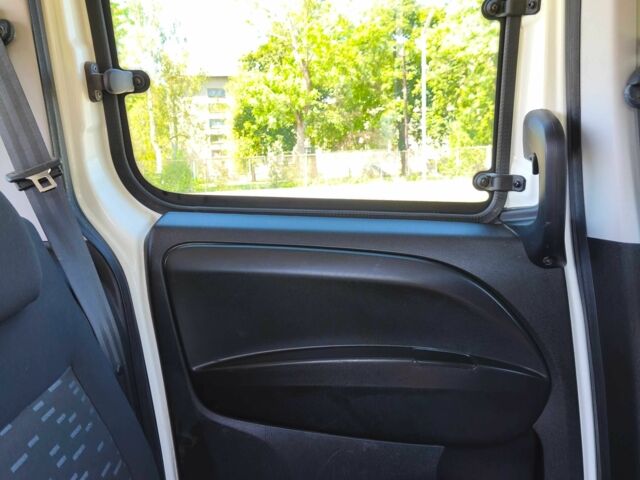 Опель Комбо груз.-пасс. 2012 в Коломые на Automoto.ua Белый Опель Комбо груз.-пасс., объемом двигателя 1.4 л и пробегом 190 тыс. км за 7500 $, фото 5 на Automoto.ua